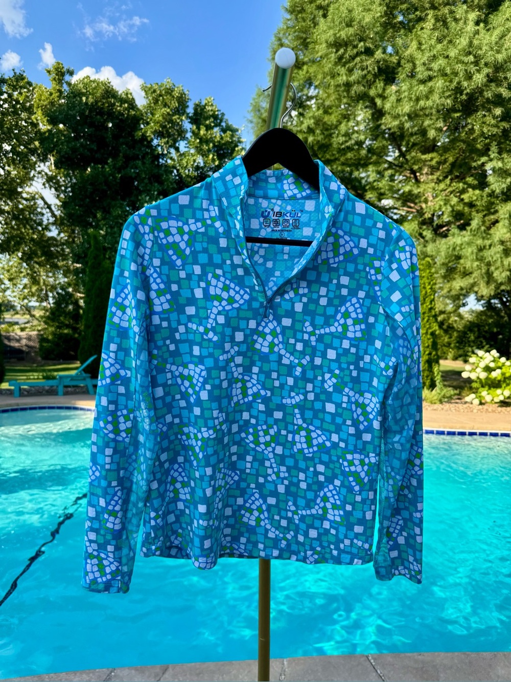 IBKUL Aqua and White Mosaic Performance Top